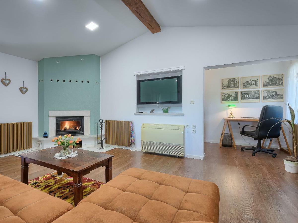Holiday Home Country House D&D By Interhome プーラ エクステリア 写真