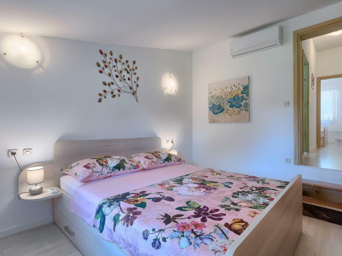 Holiday Home Country House D&D By Interhome プーラ エクステリア 写真